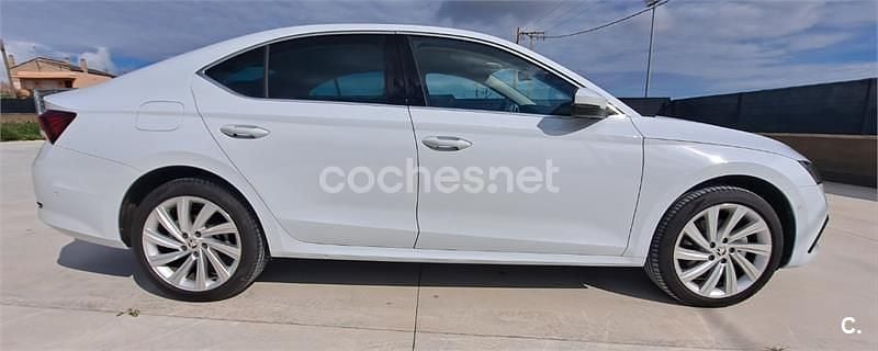 Usado Skoda Octavia Selection 204 CV (150 kW) 2025 Blanco Berlina