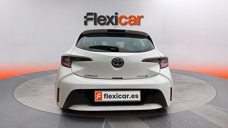 Usado Toyota Corolla Active 122 CV (89 kW) 2020 Blanco Berlina