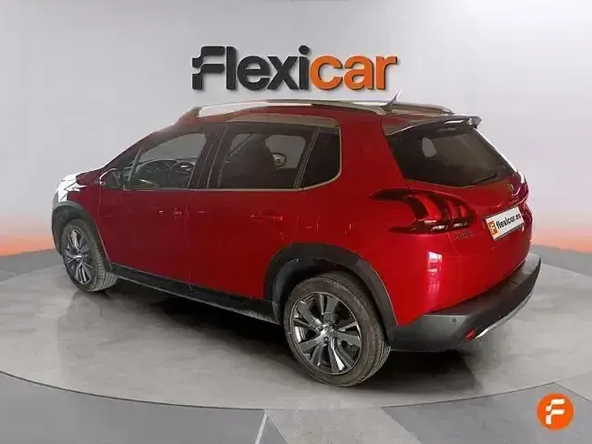 Usado Peugeot 2008 Allure 100 CV (73 kW) 2019 Rojo SUV