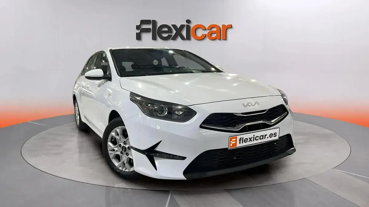 Begagnad Kia Ceed 136 HK (100 kW) 2023 Halvkombi