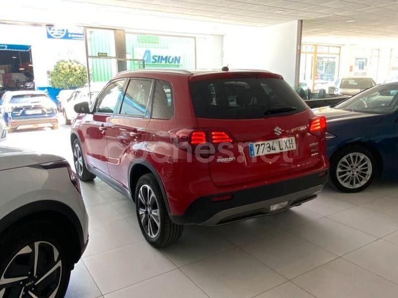 Usado Suzuki Vitara GLX 116 CV (85 kW) 2022 Granate SUV