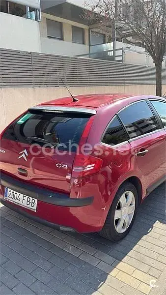 Usado Citroën C4 92 CV (67 kW) 2006 Rojo Berlina