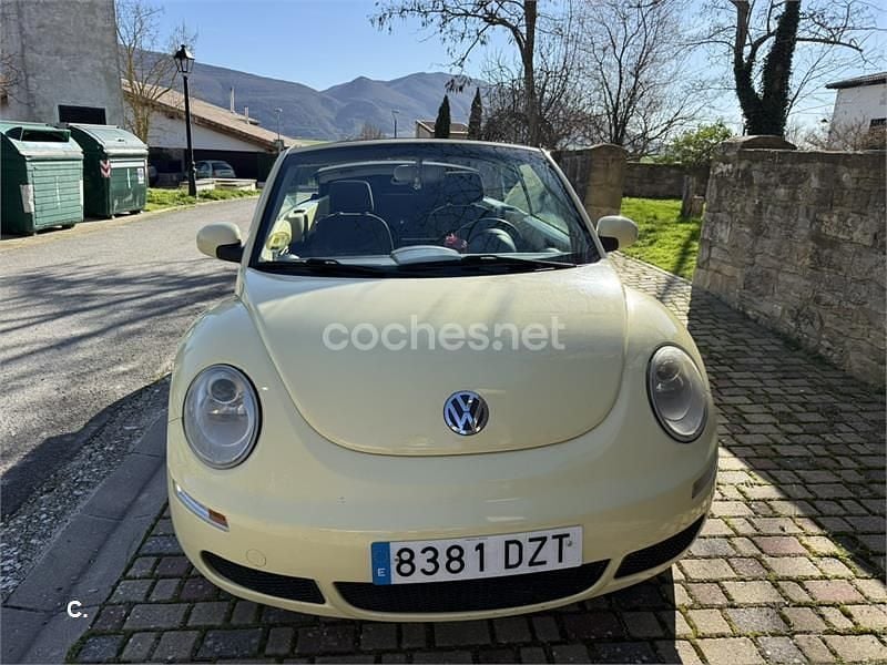 Usado VW New Beetle 105 CV (77 kW) 2006 Amarillo Utilitario