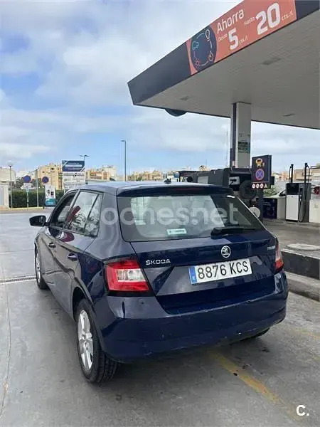 Usado Skoda Fabia Ambition 75 CV (55 kW) 2017 Azul Berlina