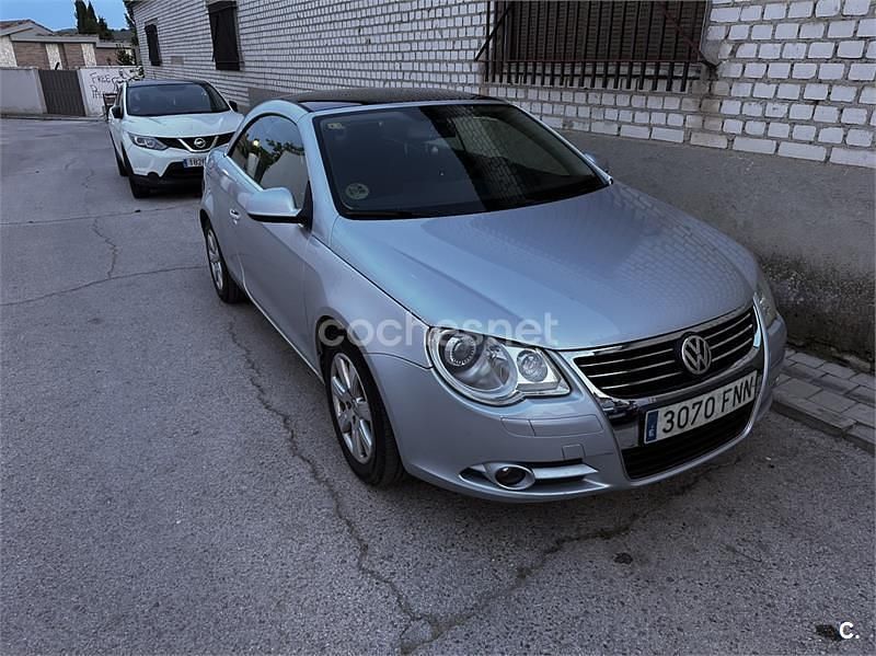Usado VW Eos 140 CV (102 kW) 2007 Gris / plata Descapotable