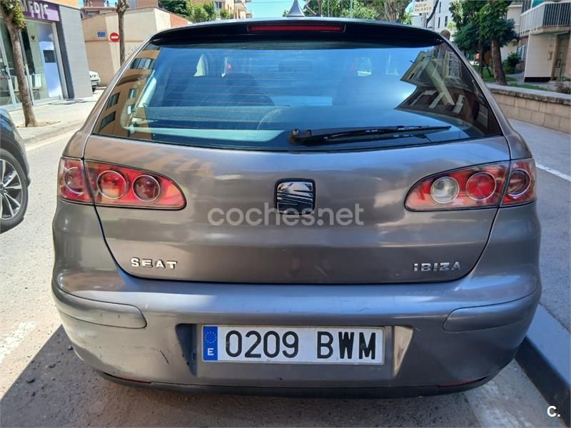 Gris / plata Usado 2002 Seat Ibiza Stella Berlina | 1500 € (Precio justo) - Imagen 1/4