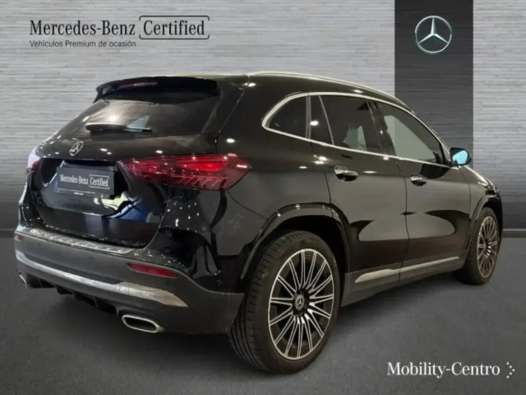 Usado Mercedes GLA200 AMG line 150 CV (110 kW) 2023 Nachtschwarz  unilack SUV