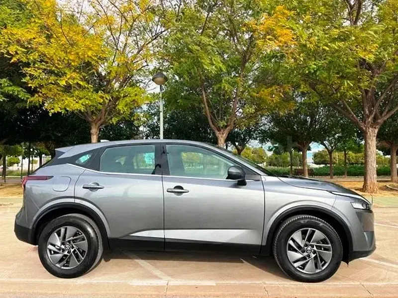 Usado Nissan Qashqai Acenta 158 CV (116 kW) 2022 Gris / plata SUV