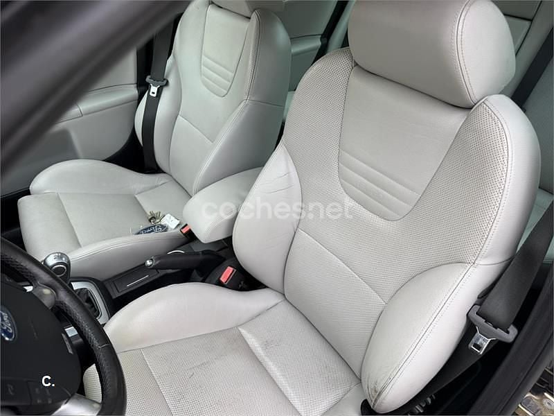 Usado Ford Mondeo ST 220 CV (161 kW) 2003 Negro Berlina