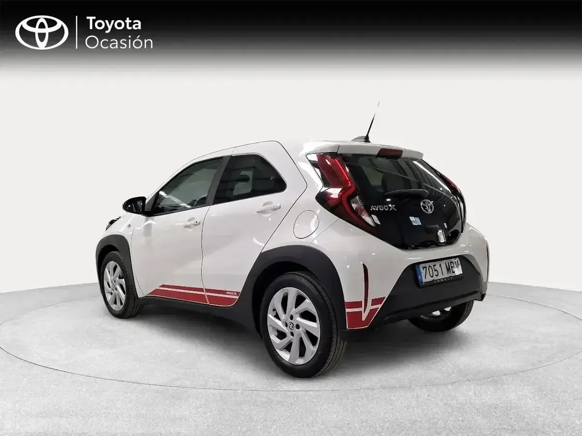 Usado Toyota Aygo X Play 72 CV (52 kW) 2022 Blanco SUV