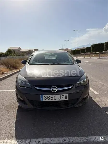 Usado Opel Astra Selective 110 CV (80 kW) 2015 Gris / plata Berlina