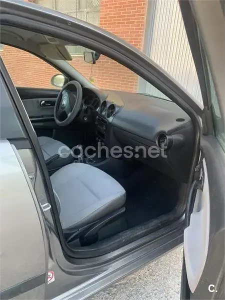 Usado Seat Cordoba Stella 100 CV (73 kW) 2003 Gris / plata Berlina