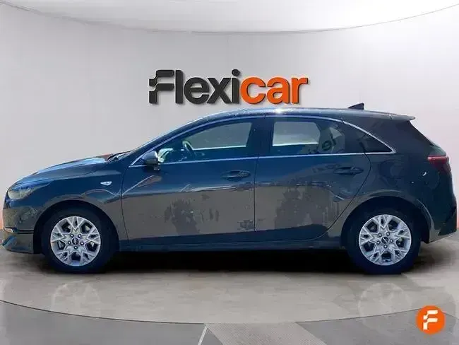 Usado Kia Ceed 136 CV (100 kW) 2023 Gris Utilitario