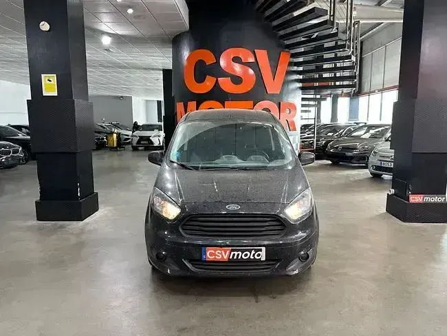 Usado Ford Tourneo Courier 100 CV (73 kW) 2018 Negro Monovolumen