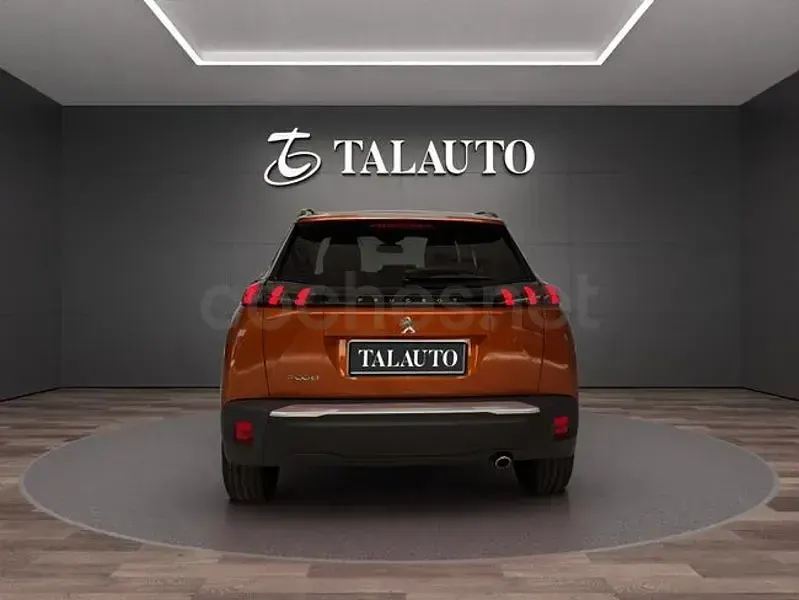 Usado Peugeot 2008 Allure 110 CV (80 kW) 2021 Naranja SUV