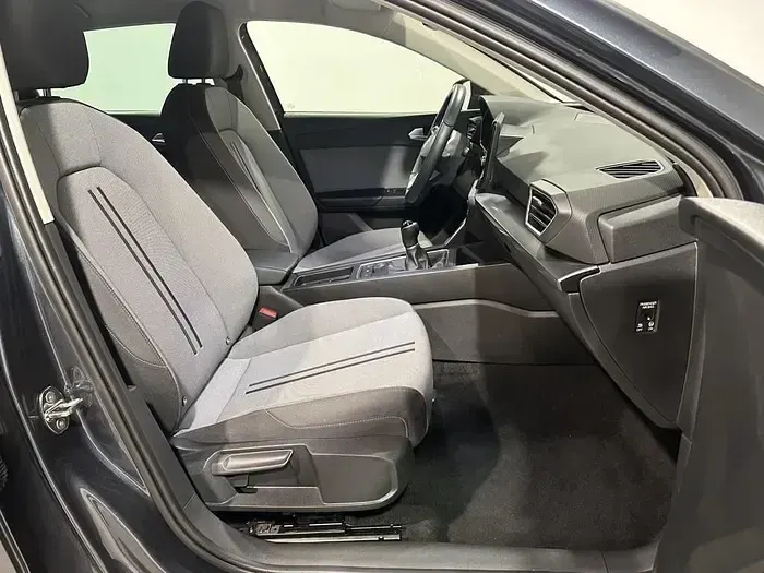 Usado Seat Leon Style 116 CV (85 kW) 2025 Gris