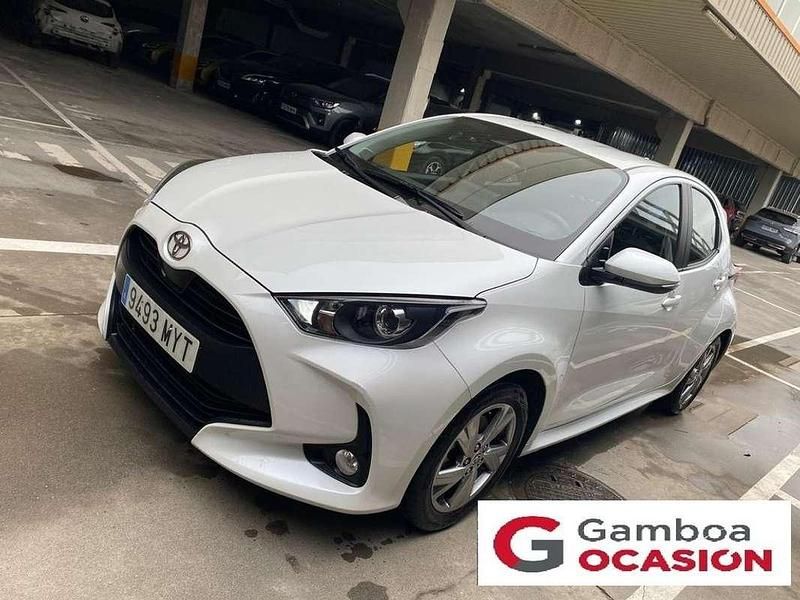 Usado Toyota Yaris Hybrid Active 116 CV (85 kW) 2025 Blanco Utilitario