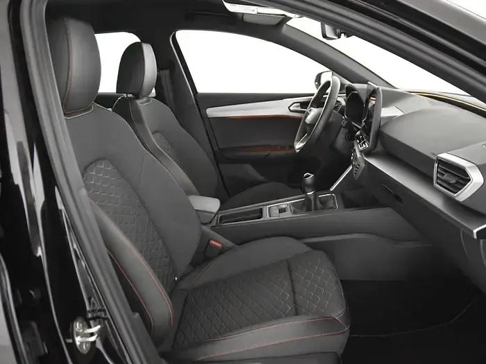 Usado Seat Leon FR 150 CV (110 kW) 2025 Negro