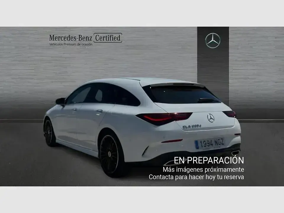 Usado Mercedes CLA220 Shooting Brake 190 CV (139 kW) 2025 Blanco Familiar