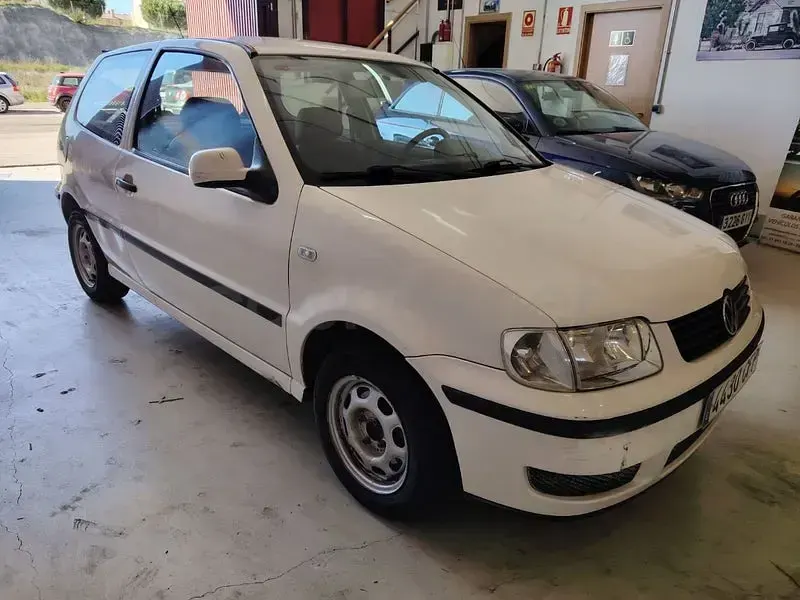 Usado VW Polo Conceptline 60 CV (44 kW) 2000 Blanco Berlina