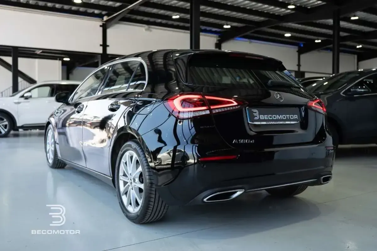 Usado Mercedes A180 116 CV (85 kW) 2019 Negro Utilitario