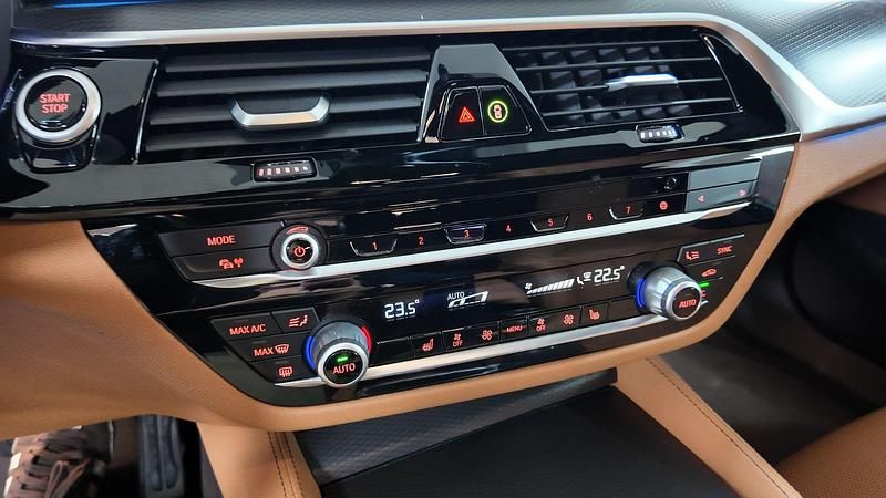 Usado BMW 545e M Sport 394 CV (289 kW) 2022 Azul Berlina