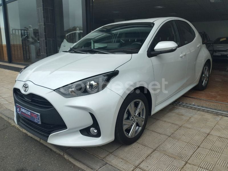 Blanco Usado 2024 Toyota Yaris Hybrid Active Berlina | 18.490 € (Super precio) - Imagen 1/4