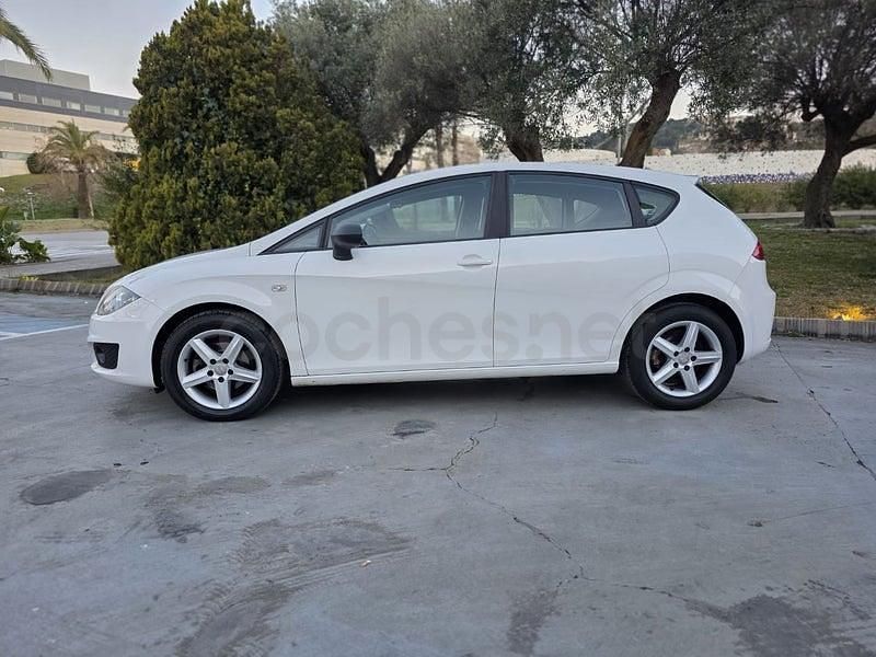 Usado Seat Leon Reference 102 CV (75 kW) 2010 Blanco Utilitario
