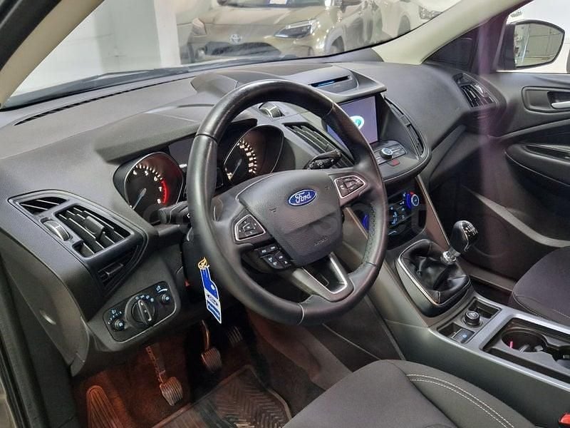 Usado Ford Kuga Trend 150 CV (110 kW) 2019 Gris / plata SUV