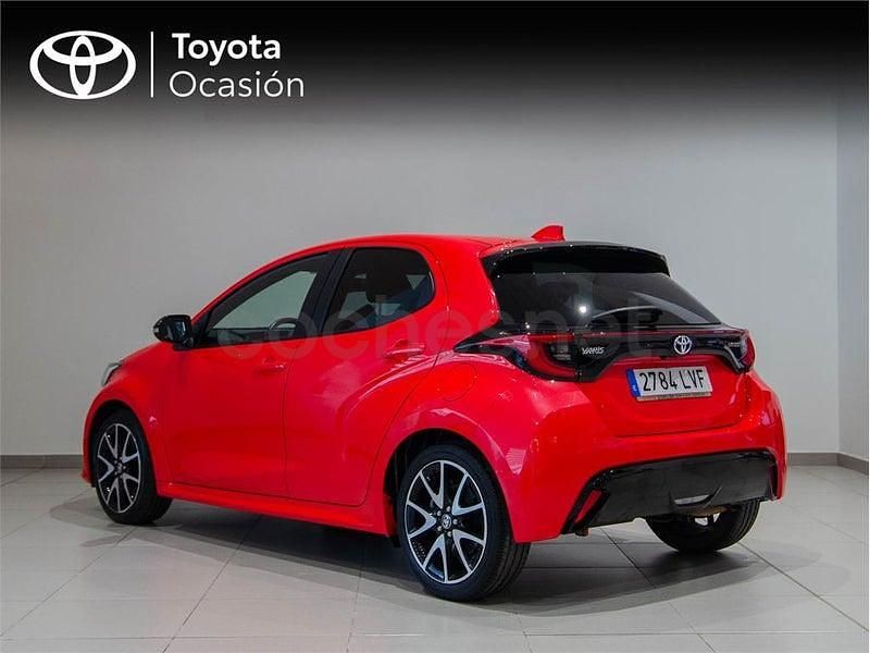 Usado Toyota Yaris Hybrid Style 116 CV (85 kW) 2021 Rojo Berlina