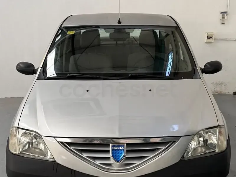 Usado Dacia Logan Ambiance 70 CV (51 kW) 2007 Gris / plata Berlina
