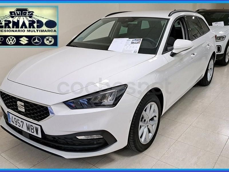 Usado Seat Leon Style 115 CV (84 kW) 2022 Blanco Familiar