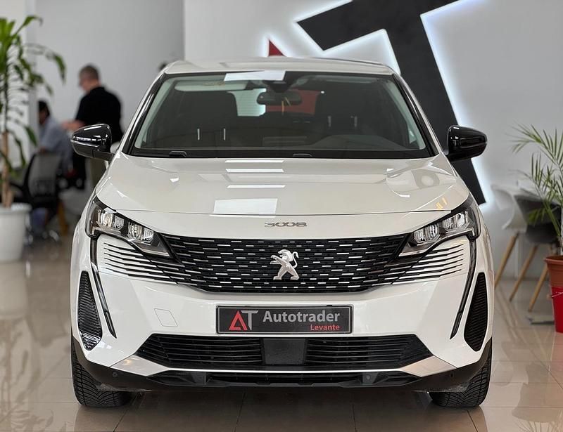 Usado Peugeot 3008 Active 130 CV (95 kW) 2022 Blanco SUV