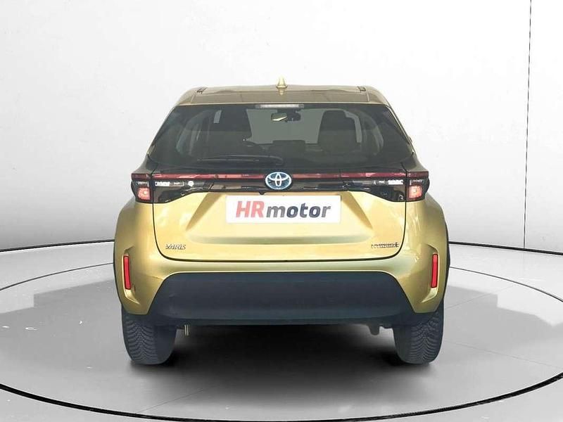 Usado Toyota Yaris Cross Style 117 CV (86 kW) 2023 Amarillo SUV