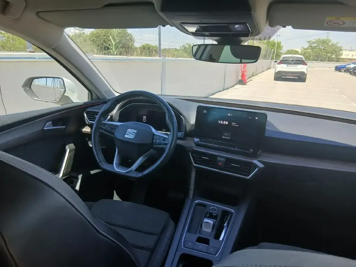 Usado Seat Leon XCELLENCE 205 CV (150 kW) 2021 Blanco Berlina