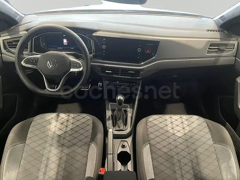 Usado VW Polo R-line 116 CV (85 kW) 2024 Gris / plata Berlina