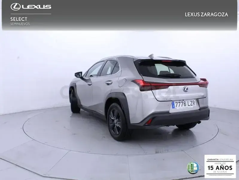 Usado Lexus UX Business Edition 184 CV (135 kW) 2022 Gris / plata SUV
