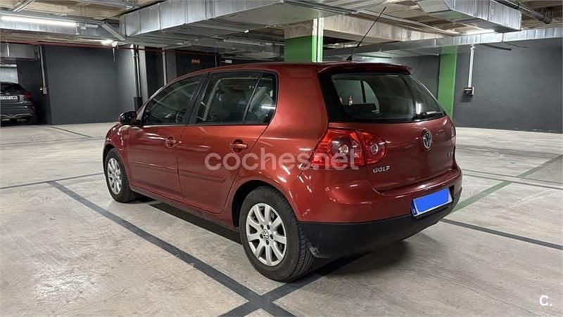 Usado VW Golf V Trendline 105 CV (77 kW) 2008 Granate Familiar