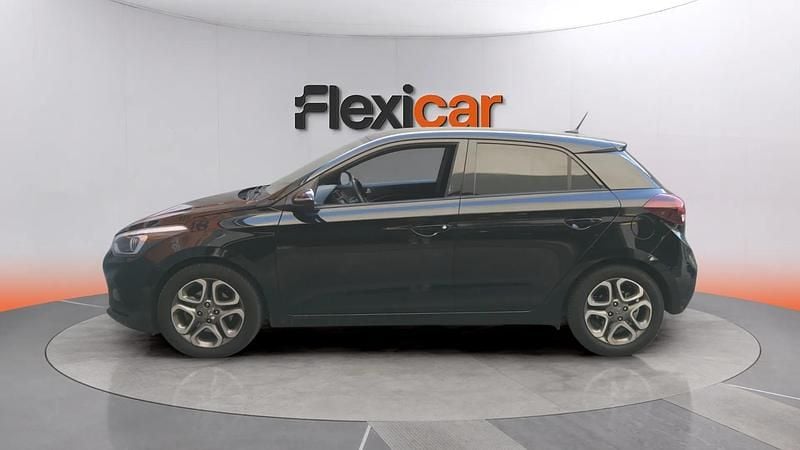 Usado Hyundai i20 100 CV (73 kW) 2018 Negro Berlina