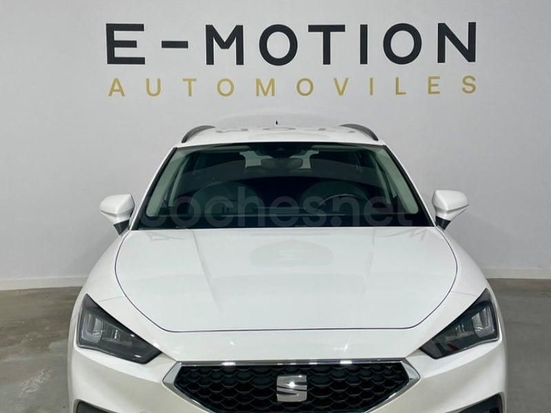Usado Seat Leon Style 115 CV (84 kW) 2022 Blanco Familiar
