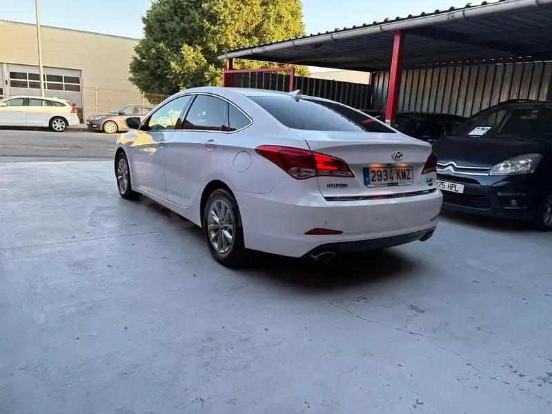 Usado Hyundai i40 116 CV (85 kW) 2017 Blanco Berlina