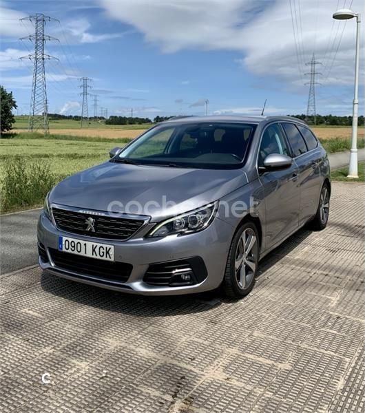 Gris / plata Usado 2018 Peugeot 308 Allure Familiar | 8650 € (Buen precio) - Imagen 1/4