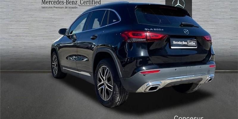 Usado Mercedes GLA200 150 CV (110 kW) 2022 Negro SUV