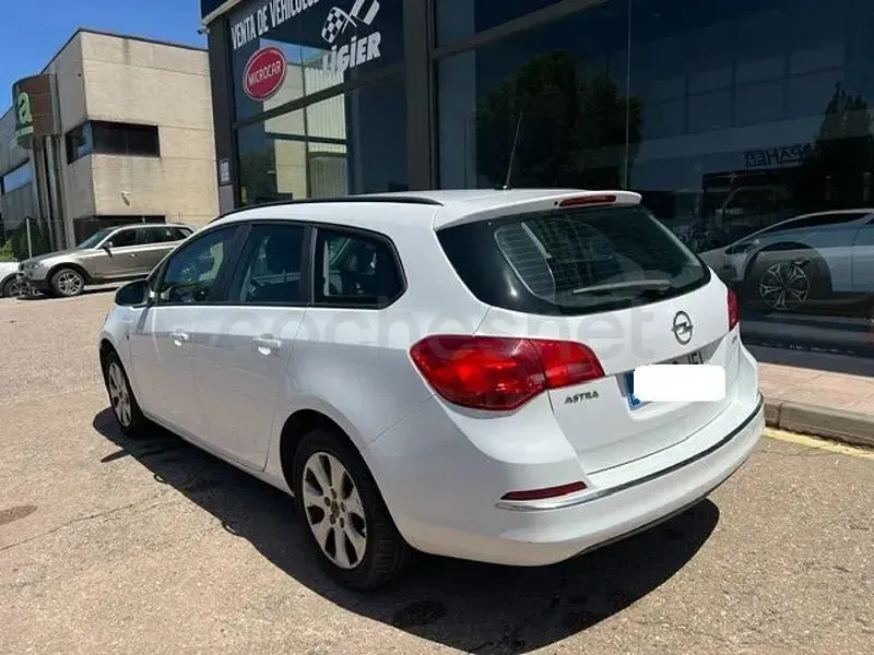 Usado Opel Astra Excellence 110 CV (80 kW) 2015 Blanco Familiar