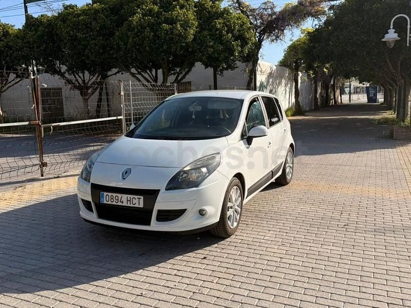 Usado Renault Scénic III Authentique 95 CV (69 kW) 2011 Blanco Monovolumen