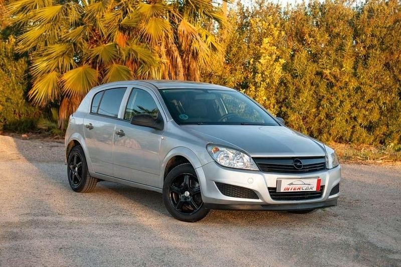 Usado Opel Astra Enjoy 90 CV (66 kW) 2008 Negro Utilitario