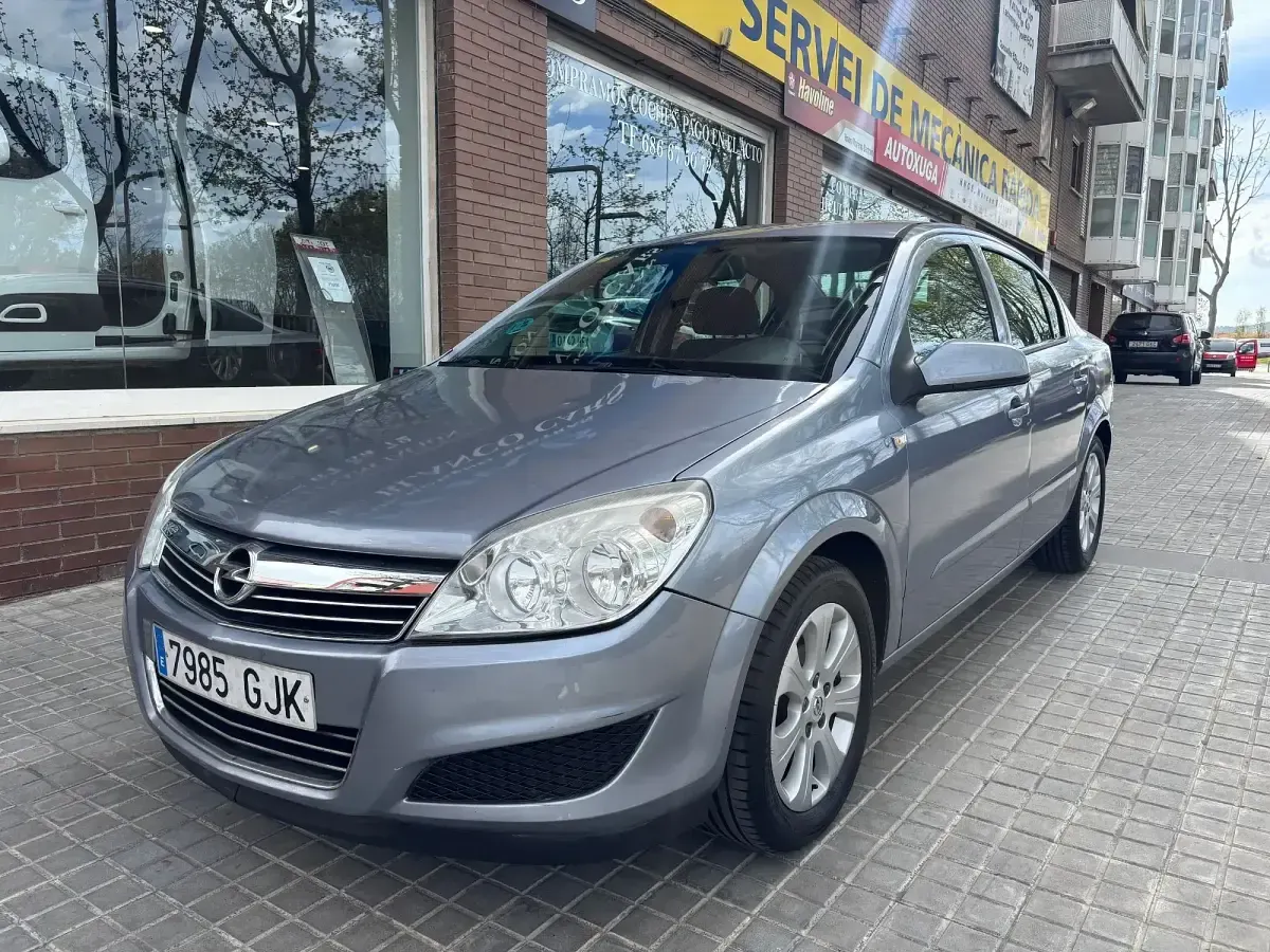 Usado Opel Astra Energy 115 CV (84 kW) 2008 Gris Berlina