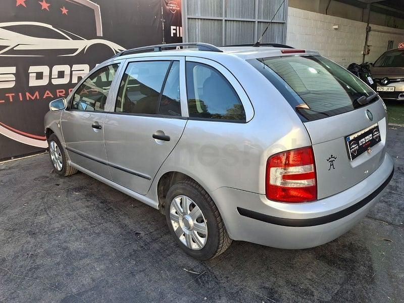 Usado Skoda Fabia 70 CV (51 kW) 2007 Gris / plata Familiar
