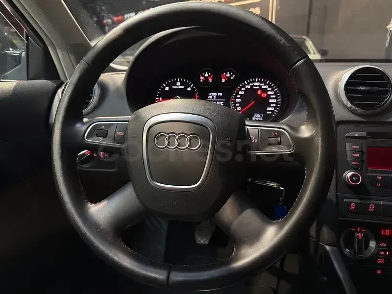 Usado Audi A3 Attraction 105 CV (77 kW) 2011 Gris / plata Utilitario
