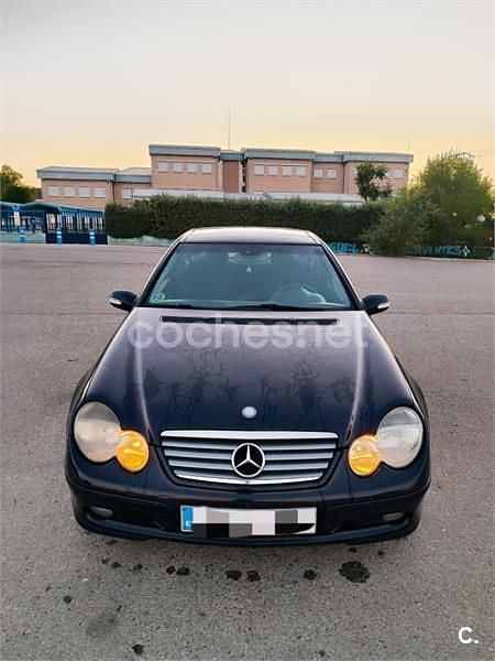 Usado Mercedes C200 163 CV (119 kW) 2001 Azul Berlina